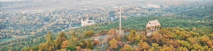Vue aérienne de Rigaud et du mont Rigaud en automne